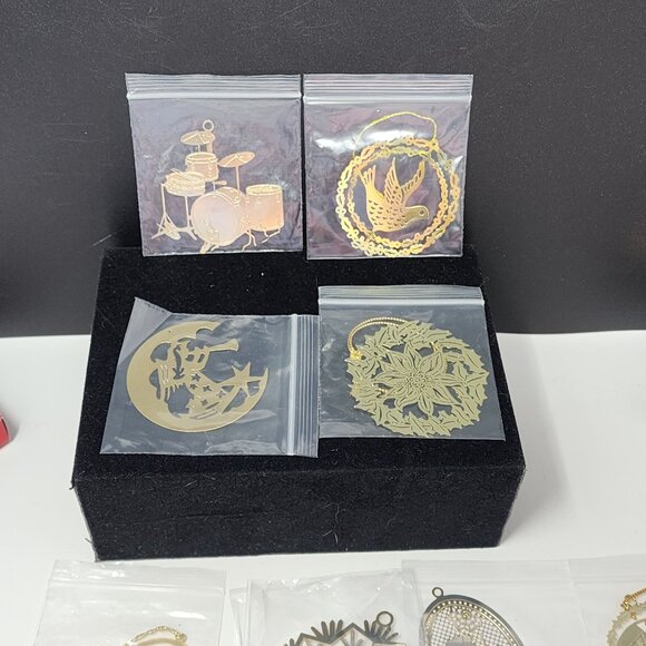 Laser Cut Brass & White Metal Christmas Ornament Wreaths Train Drums VTG QTY 20 - Picture 9 of 11